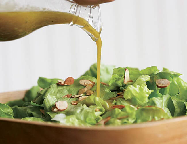 Hướng dẫn thực hiện khoản salad dầu giấm vừa thơm vừa ngon bồi dưỡng dễ dàng thực hiện bên trên nhà